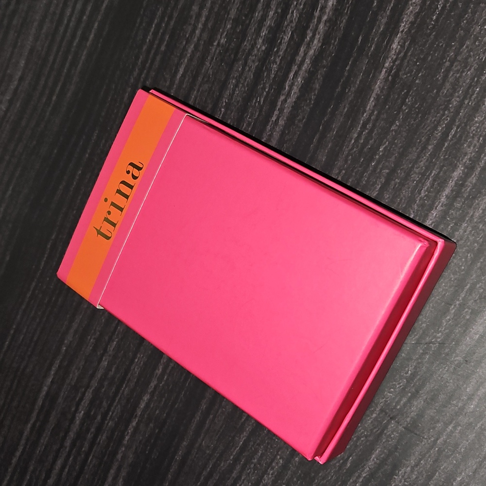 Trina turk NIB small zip around wallet. $58 retail - Picture 4 of 4